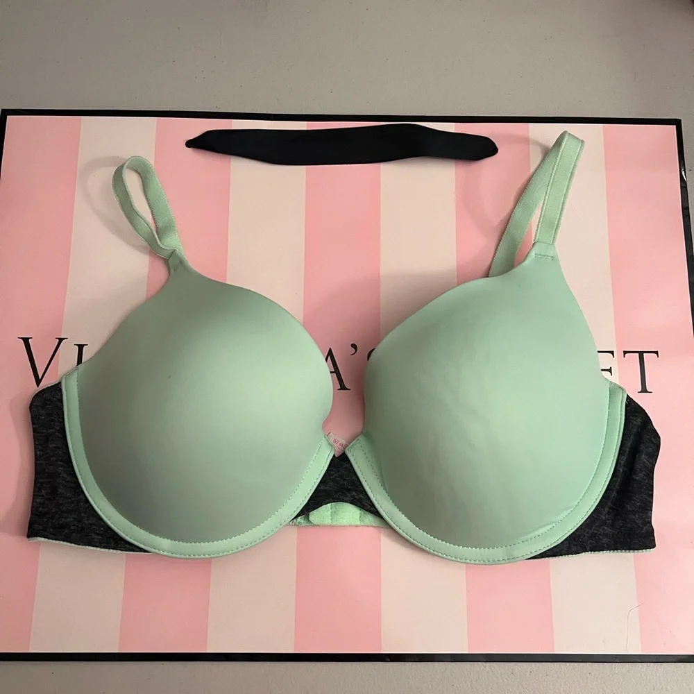 PINK Victoria’s Secret Mint Green Push-Up Bra